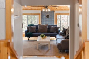 Smart TV, fireplace, stereo