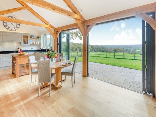 2 bedroom accommodation in Horsham