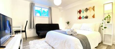 Escritorio, espacio para trabajar con laptop y wifi gratis