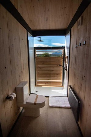 Bathroom - Kau Rio Serrano (Torres del Paine)