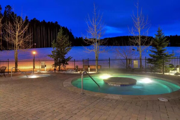 Condo, 3 Bedrooms | Outdoor spa tub
