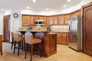 Condo, 3 Bedrooms | Private kitchen