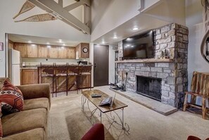 Condo, 2 Bedrooms | Interior