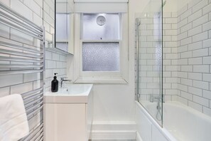 Apartment (5 Bedrooms) | Badezimmer | Haartrockner, Handtücher