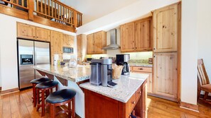 Condo, 3 Bedrooms | Private kitchen | Fridge, oven, coffee/tea maker, toaster