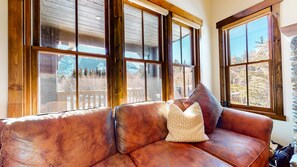 Condo, 3 habitaciones | Interior