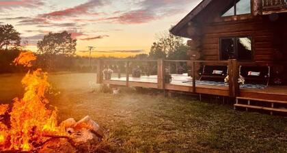 Stunning Log Cabin Getaway at The Hannu Haus