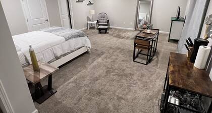 Adorable studio apartment with free parking