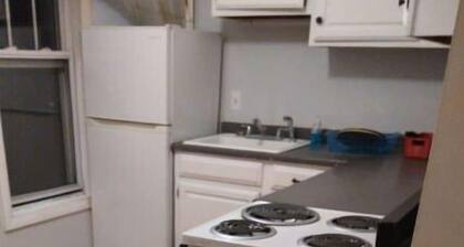 lovely condo in fox point with parking