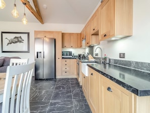 Dishwasher, freezer - Bell House Stables - UK41789 (Swanton Novers)