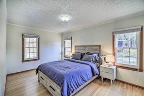 4 Schlafzimmer, Schreibtisch, Internetzugang, Bettwäsche