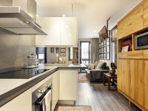 Kühlschrank, Mikrowelle, Ofen, Geschirrspüler