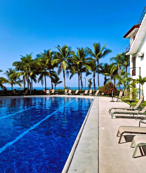 Outdoor pool - Entire 2 Bedroom / 2 Bath Oceanfront Condo in Jaco! (Jacó)