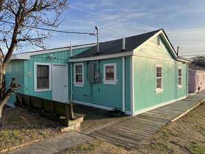 Exterior - Sandy Mutts at the Beach (Norfolk)
