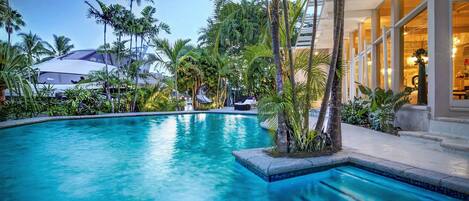 Piscine extérieure, piscine chauffée