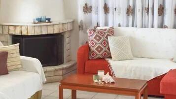 Smart TV, fireplace