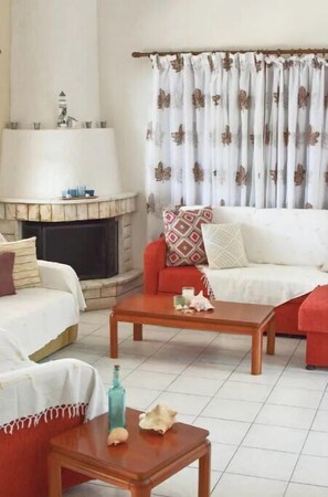 Smart TV, fireplace