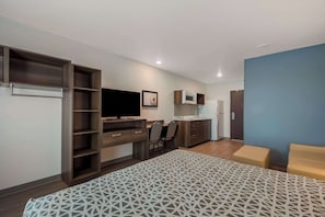 Suite, 1 Queen Bed with Sofa bed, Non Smoking | Desk, laptop workspace, iron/ironing board, free cribs/infant beds - WoodSpring Suites Bellflower - Los Angeles (Bellflower)