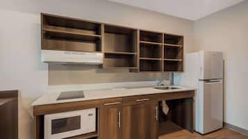 Suite, 1 Queen Bed, Accessible, Non Smoking (Roll-In Shower)