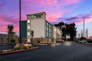 Exterior - WoodSpring Suites Bellflower - Los Angeles (Bellflower)