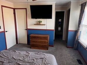Tabla de planchar con plancha, wifi y ropa de cama 