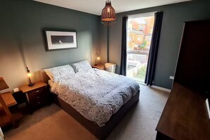 Iron/ironing board, WiFi, bed sheets