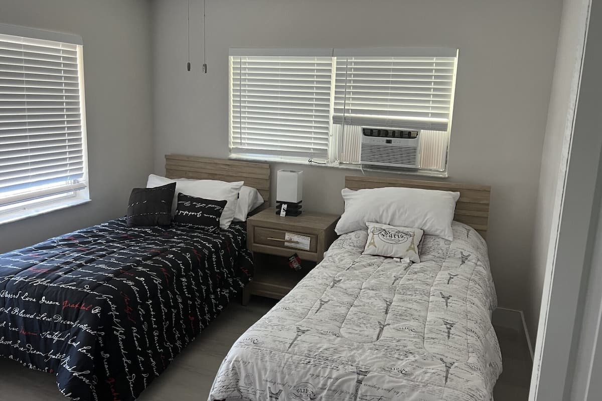 Apartamento real | 2 quartos, roupas de cama premium, edredons de pluma