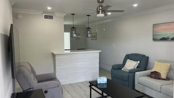 Apartamento real | Área de estar | Smart TV 55 polegadas com canais digitais