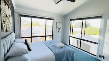 6 quartos, escrivaninha, Wi-Fi, roupa de cama