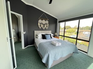 6 soverom, skrivebord, wi-fi og sengetøy