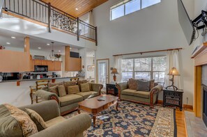 تلفزيون، مدفأة، مشغل دي في دي