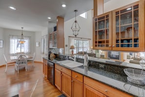 المنشأة من الداخل