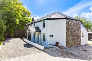 Exterior - The Old Bakehouse - Within the Helland Barton Farm Collection (Delabole)