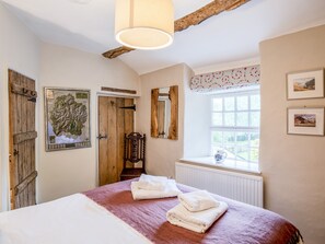 2 bedrooms, individually decorated, individually furnished - Knotts Cottage (Windermere)