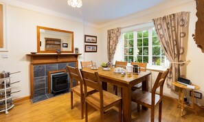 Kühlschrank, Geschirrspüler, Kochgeschirr/Geschirr/Besteck