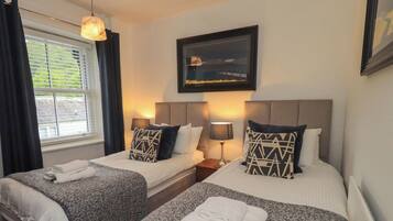 Cottage | 4 bedrooms, individually decorated, individually furnished, free WiFi