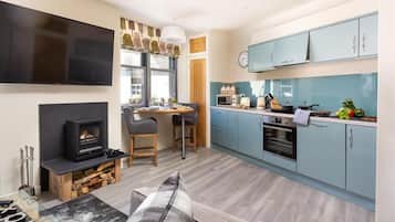 Fridge, dishwasher, cookware/dishes/utensils
