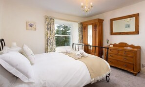 3 bedrooms, individually decorated, individually furnished, free WiFi - Birchmill Cottage (Kendal)