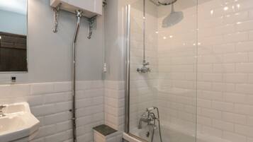 Ferienhaus | Badezimmer | Dusche, Haartrockner