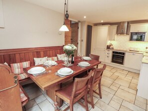 Cottage | Dining - Chapel How (Ambleside)