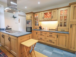 Cottage | Private kitchen | Fridge, dishwasher, cookware/dishes/utensils - Rowan Cottage (Ambleside)