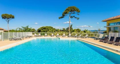 Appartement sur 2 étages pour 8 près de la plage