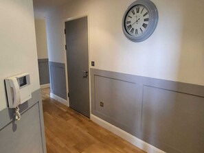 Apartment | Interior - Stunning 3-bed Apartment in Heart of Cardiff Bay (Cardiff)