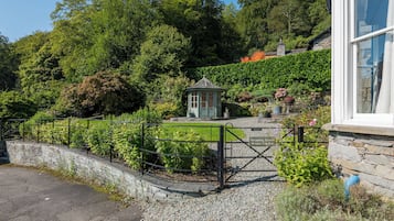 Cottage | Property grounds