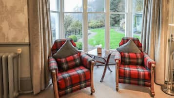 Cottage | Living area | Video game console, DVD player