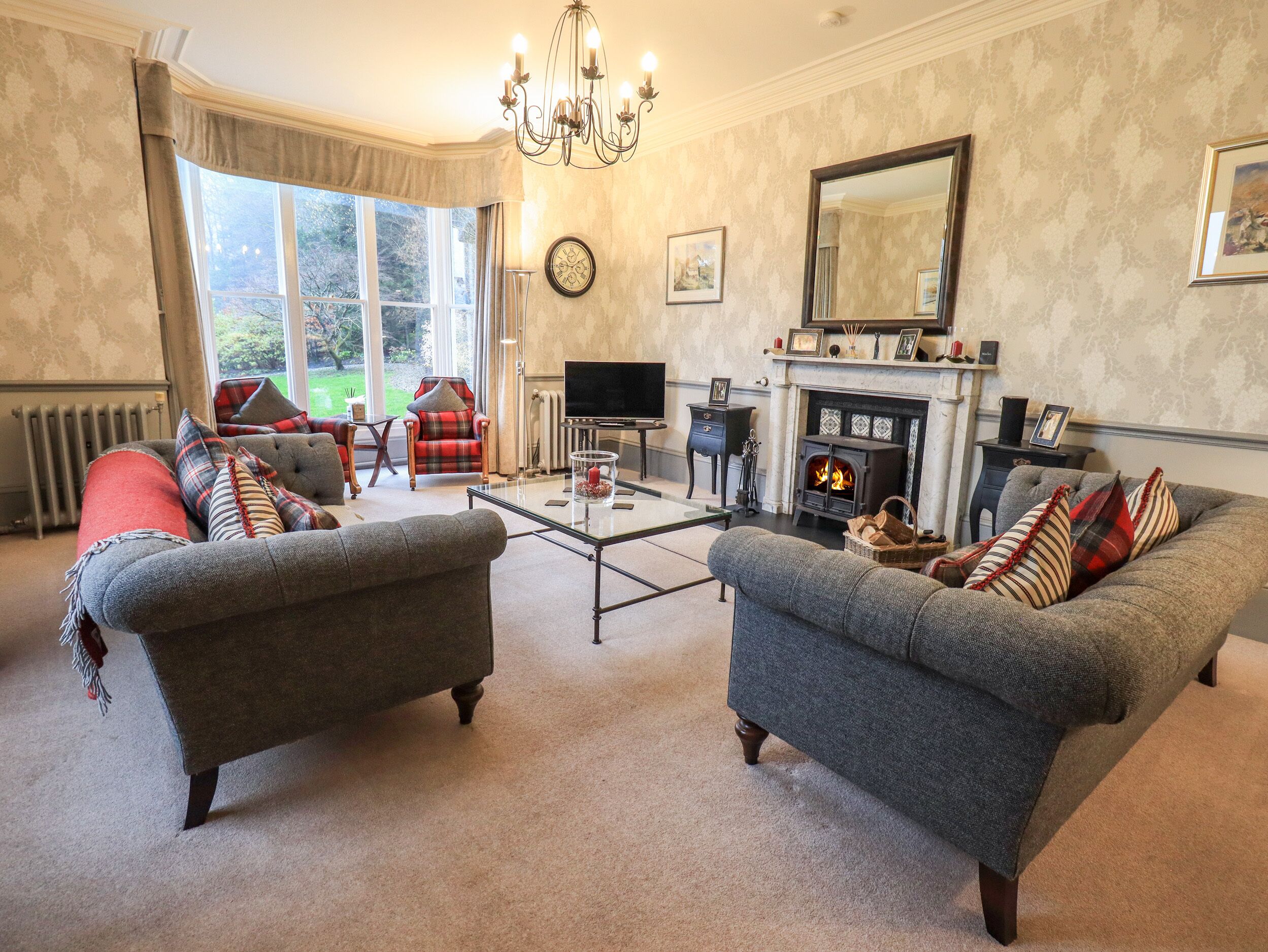 코티지 | 거실 공간 | 비디오 게임기, DVD 플레이어