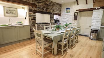 Cottage | Dining