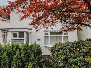 Cottage | Exterior detail - Redwood (Ambleside)