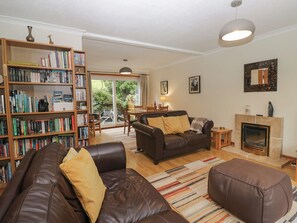 Cottage | Living area - Redwood (Ambleside)