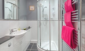 Shower - Wheatlands Cottage (Windermere)